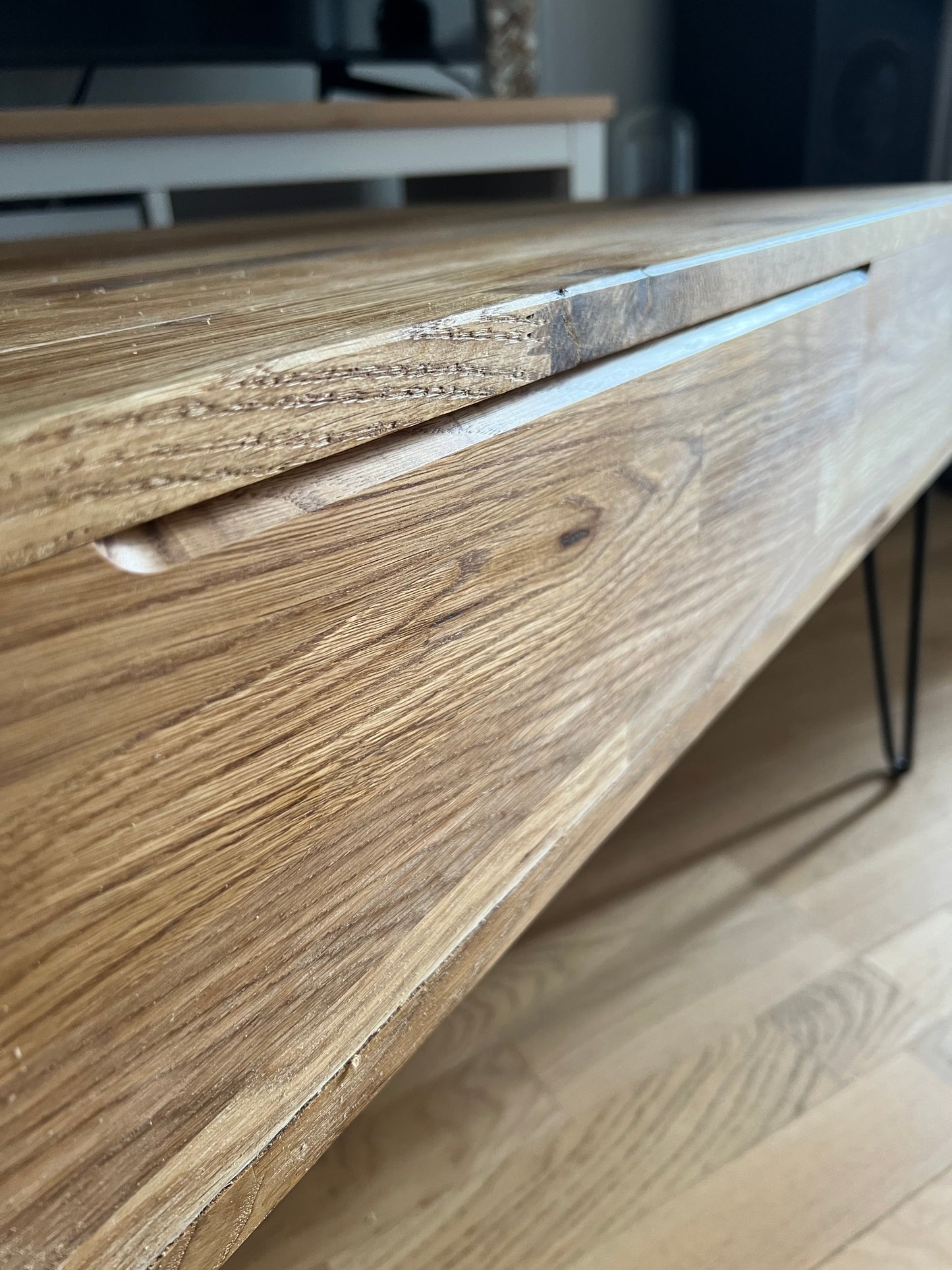 Table basse relevable en chêne massif personnalisée 100x50cm