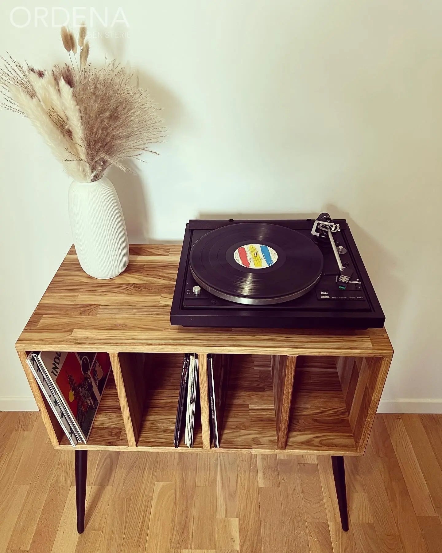Meuble à casiers vinyle en chêne « L’audioStack » L'atelier du meuble scandinave